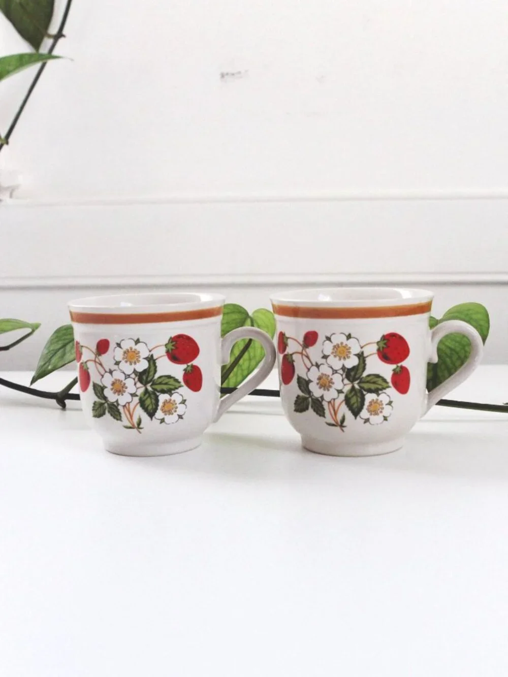 Vintage Coffee Mug Strawberry Stoneware Japan Strawberries & Cream 70s - Picture 3 of 4